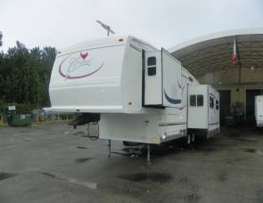 2003 Cardinal by Forest River Triple slide