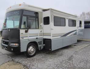 2005 Winnebago Adventurer