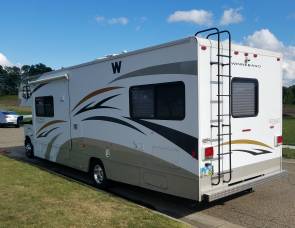2010 Winnebago 32J Bunk House