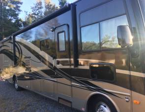 2013 Thor Hurricane Bath and 1/2E