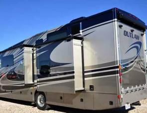 2016 Thor Motor Coach Outlaw