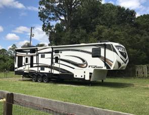2013 Fuzion 40ft ToyHauler