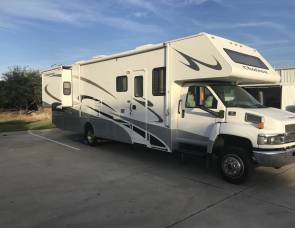 2007 Four Winds Chateau Huge RV Sleeps up to 8!