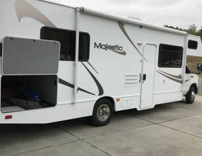 2013 Thor 28’ Majestic