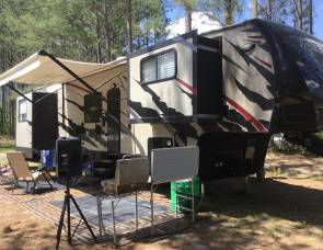 2013 41 ft Vengeance Toy Hauler (Gooseneck)