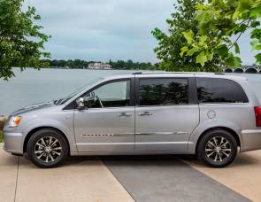 2014 Chrysler Town & Country Camper/Minivan