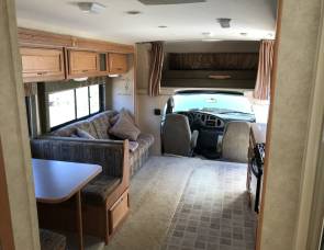 2006 FULLY LOADED Winnebago Motorhome