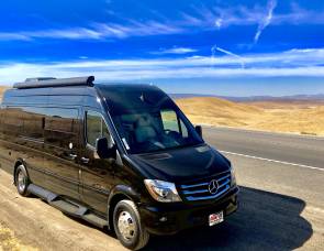 2018 Coachman Galleria 24Q - Seats 7 w/ Seatbelts and Sleeps up to 4!