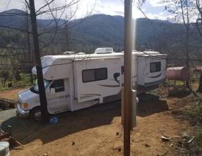 2004 Winnebago / Minni Winnie