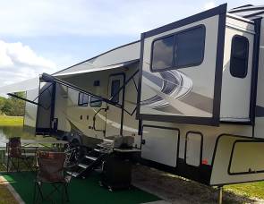 2019 37' Coachmen Chaparral