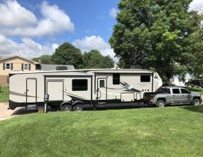 2019 Chaparral 5th wheel