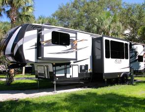 2018 43' - 2 BEDROOM 2 BATH - LUXURY TOY HAULER - FREE INSURANCE! SLEEPS 8 ADULTS - Golf Cart Option!