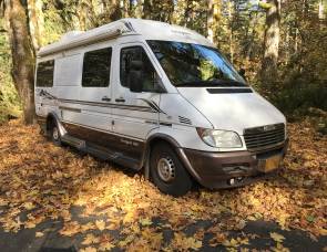 2006 Freightliner Sprinter Leisure Van