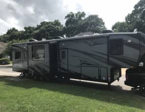 2015 Heartland/ Road Warrior 390RW