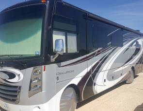2017 Thor Motor Coach 37 LX