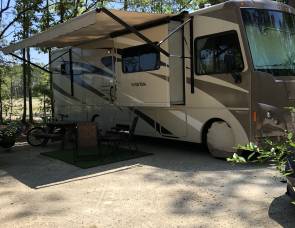 2015 WINNEBAGO Vista 30T 50mi radius set-up-pick-up only.