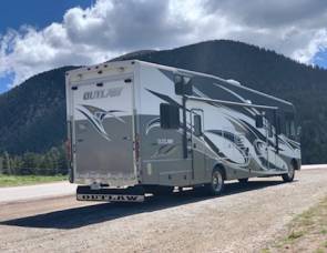 2012 Thor Motor Coach Outlaw