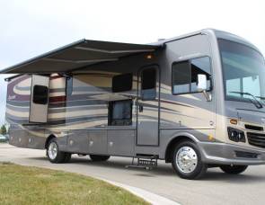 2017 35′ Fleetwood Bounder Luxury Class A RV Rental With Satellite System W/Manual Point