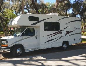 2010 Coachmen Freelander 23 QB * 2 queen beds * available for Thanksgiving