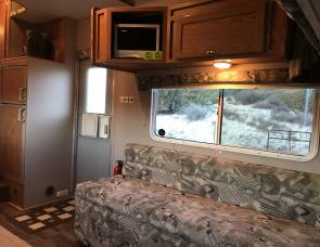 2005 Weekend Warrior Toy Hauler 5th wheel