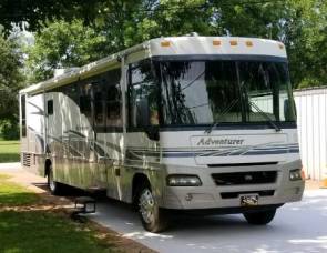 2005 Winnebago Adventurer