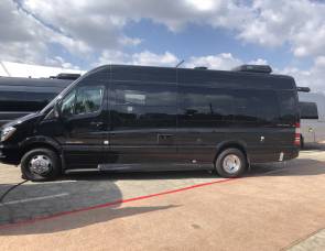 2018 Coachman Galleria 24Q - Seats 7 w/ Seatbelts and Sleeps up to 4!