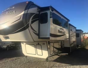 2015 Montana 3711FL