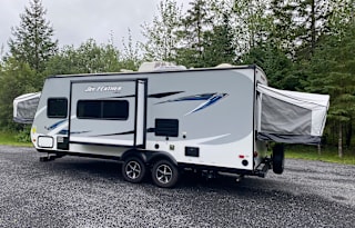 24.5' Mid-size SUV towable with sleeping for 7