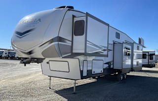 Pet Friendly Full Service Luxury 2 Bedroom RV