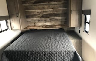 2021 Keystone Hideout 21ft with slider