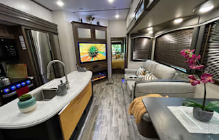AMAZING RV2 - Must See 2BR! (Delivery Available)