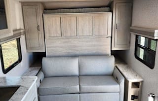 2022 Alta 2100MBH w/Bunks