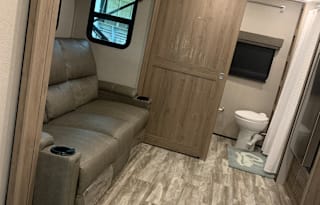 2022 Grand Design Imagine XLS Camper Rental