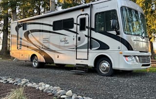 2011 Fleetwood RV Bounder Classic 30T