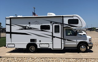 2022 EAST TO WEST Entrada 2200S