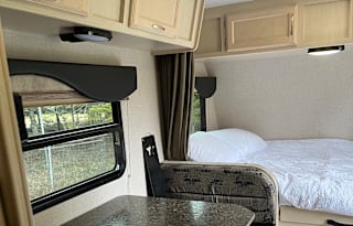 Light and easy Winnebago bunkhouse. Pet friendly