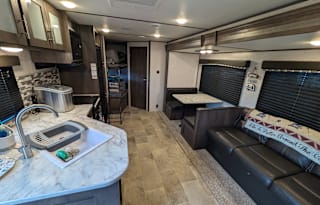 Dogwood - Coleman Lantern 262BH - Sleeps 8