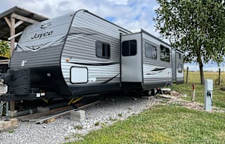 Take flight in our 2020 Jayco Jay Flight 32BHDS