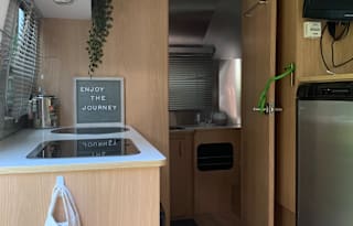 GUNNAR - 2008 Airstream Safari Sport M-17