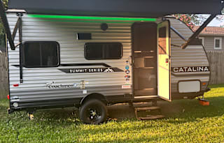 coachmen catalina summit  couple camper