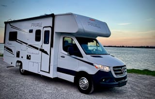 Class C in SE Michigan - Smooth easy drive & sleek