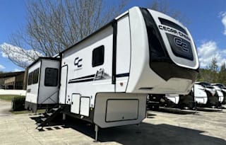 2024 Cedar Creek Bunk Room with own Bath Plus Loft