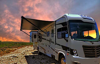2022 FR3 34DS Class-A(Gas) Sleeps Up to 8 + Tent