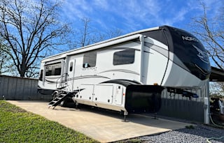 2022 Jayco North Point HAL656