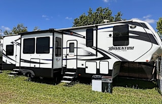 2015 Grand Design Momentum M-Class 350M