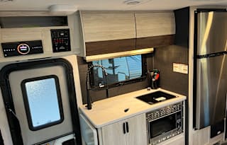 2023 Mercedes Diesel Class C Sleeps 5 Queen Bed!