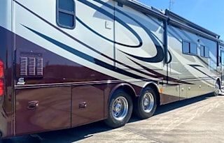 2012 Tiffin Phaeton HAL724