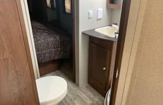 Coachmen Freedom Express 323BHDS