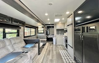 Ms. Betsy - 2021 Jayco Jay Flight 28BHS
