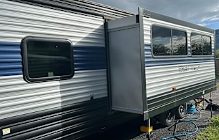 2022 Fully Loaded Cherokee Grey Wolf 26DBH-L